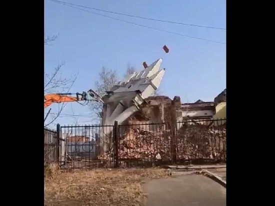 Директор Театра кукол в Чите опубликовал видео демонтажа здания