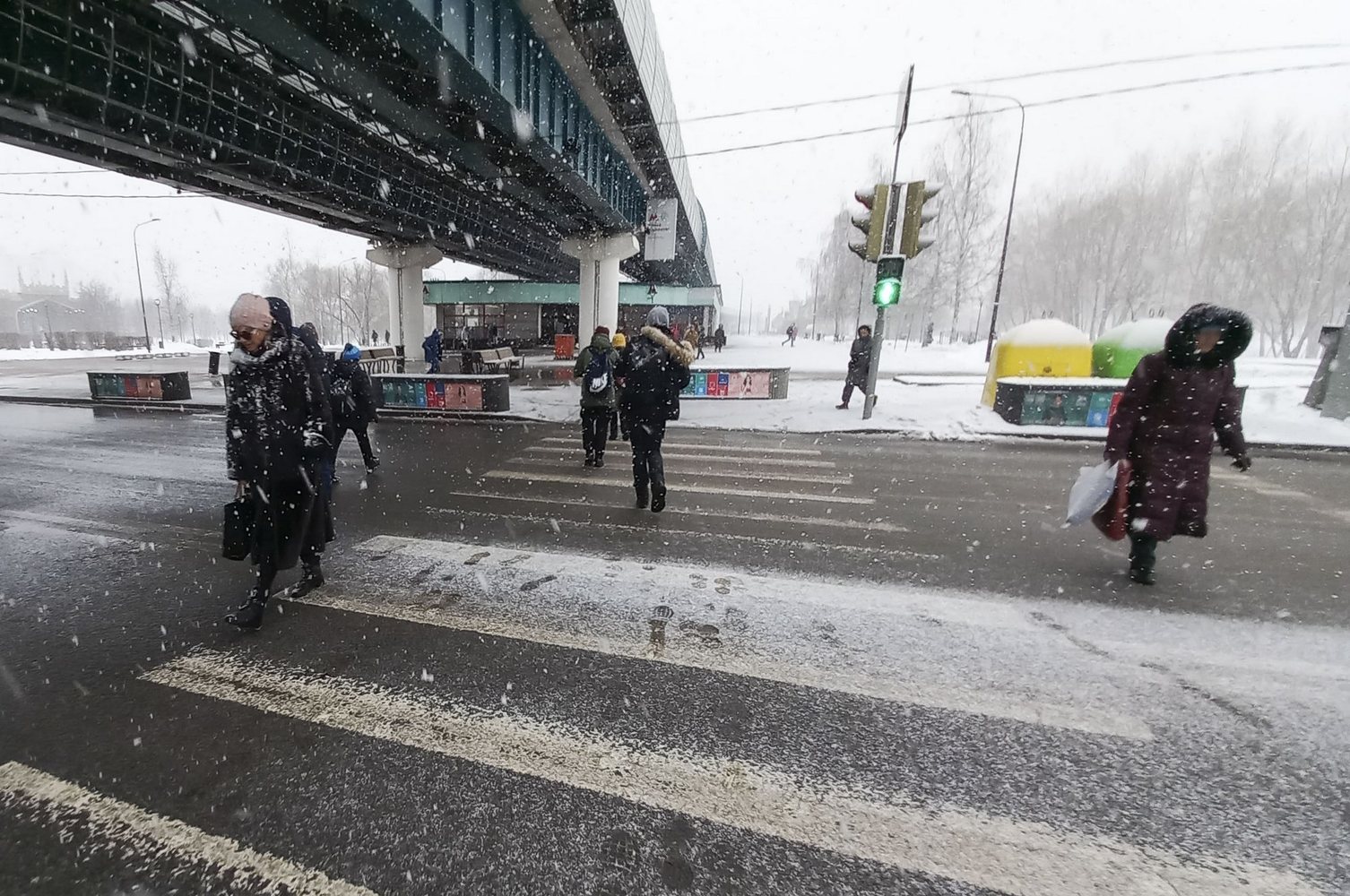 Циклон ваня в москве. Снегопад в Москве. Апрельский снег. Москву накрыл снегопад. Последствия снегопада в Москве.