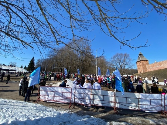 К акции «10 тысяч шагов к здоровью» в Новгороде подключился Владимир Еремин