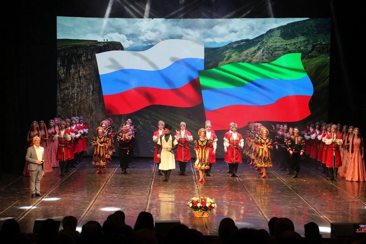 Донбасс выступление. Донбасс выступление. Артисты из донбасса выступления. Салют на донбассе. Певцы, которые выступают на донбассе.