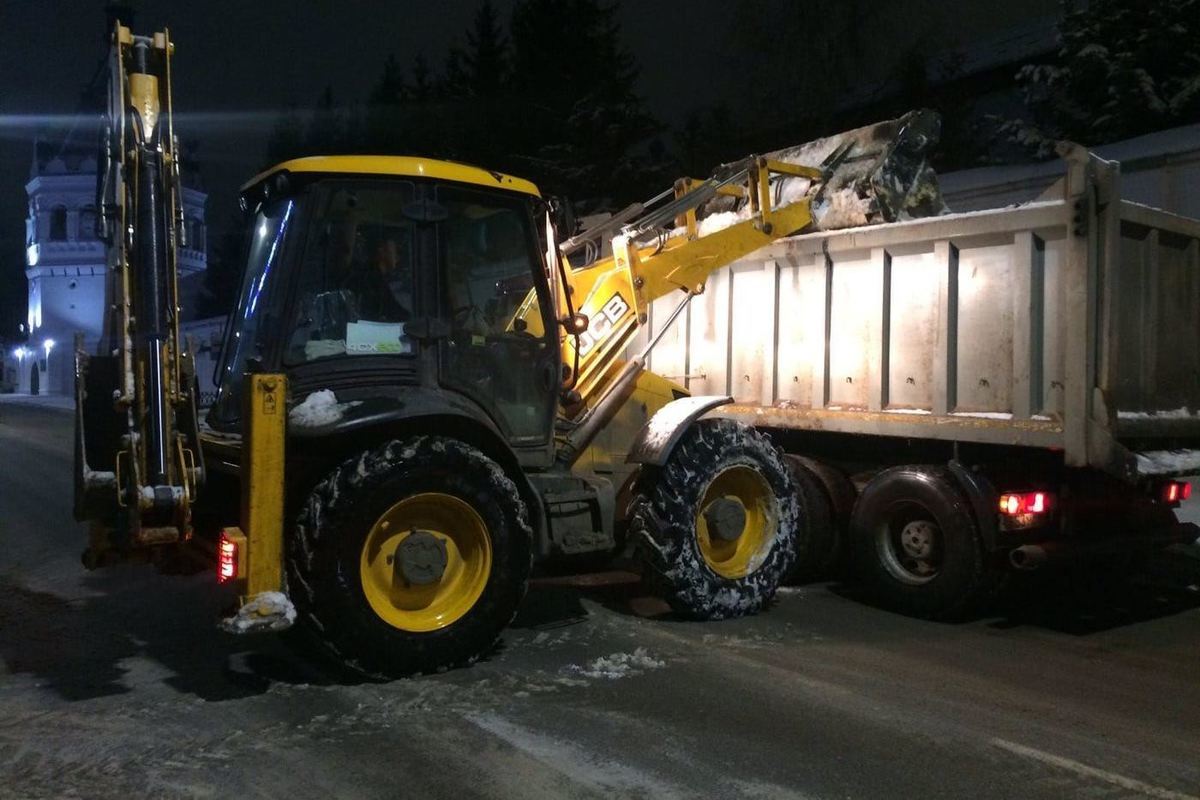 После снежных выходных с улиц Костромы вывезли 80 КАМАЗов снега