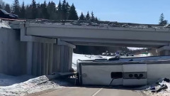 Видео с места падения автобуса с моста появилось в сети