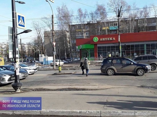 В Иванове на пешеходном переходе сбили маму с ребенком