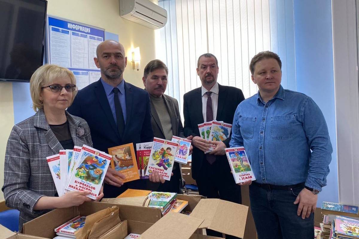 Вернуть детям Донбасса возможность учиться: в Костроме собрали литературу для детей из ДНР и ЛНР