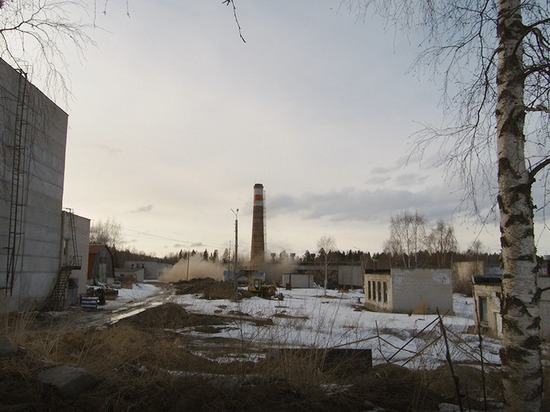 Дымовая труба, которую планировали снести в Петрозаводске, устояла после взрыва
