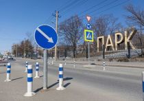 Недельный эксперимент с кольцевыми развязками на улице Комсомольской в Южно-Сахалинске показал свою эффективность — левые безопасные повороты с улицы Детской обеспечены