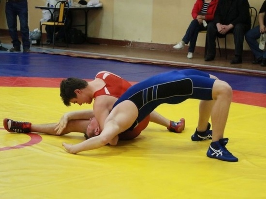 Абаканец выиграл золото всероссийских соревнований по греко-римской борьбе
