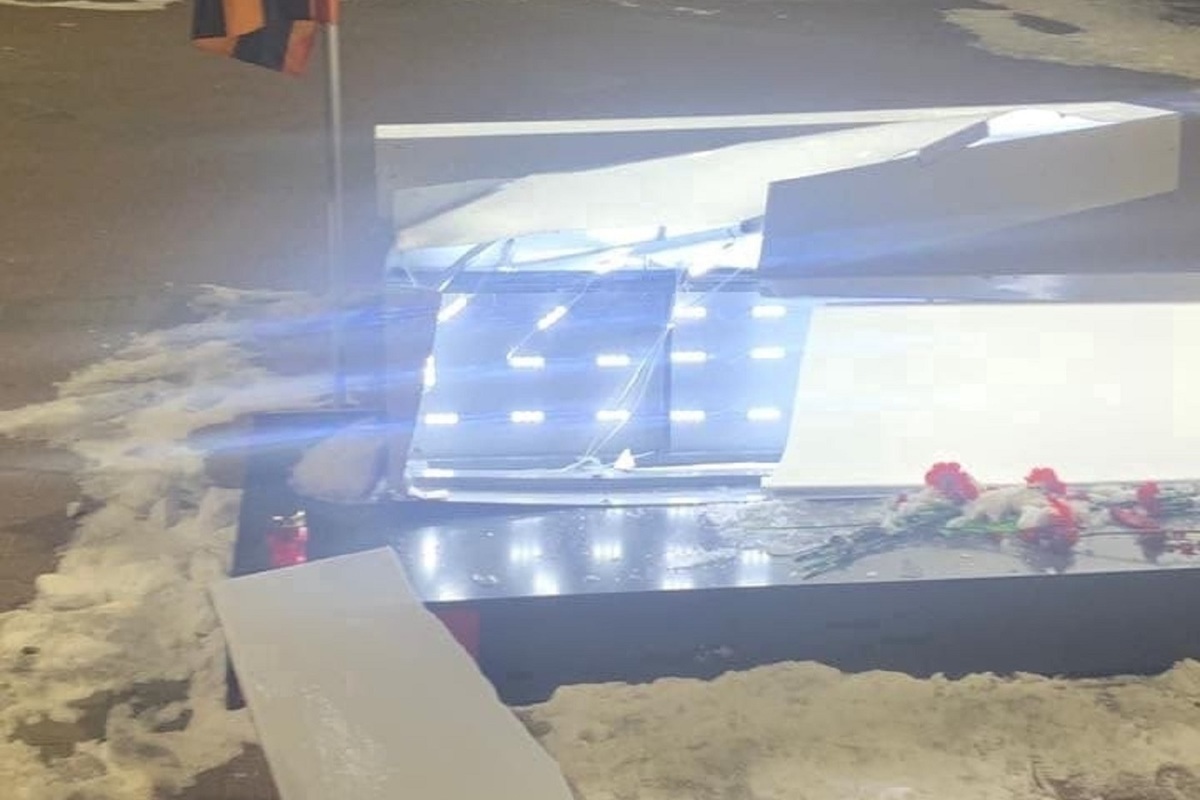 Костромские правоохранители разыскивают вандалов, разрушивших световую Z-инсталляюцию