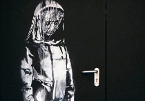 Восемь человек предстанут перед судом за кражу граффити на двери парижского концертного зала «Батаклан», где 13 декабря 2015 года погибло 89 человек