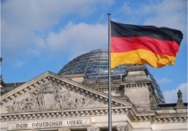 Посол Украины в Германии Андрей Мельник игнорирует правила дипломатического поведения и открыто вмешивается во внутренние дела Берлина, пишет Junge Welt