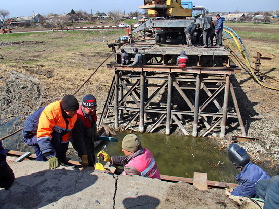 Под Мариуполем отремонтировали автомобильный мост