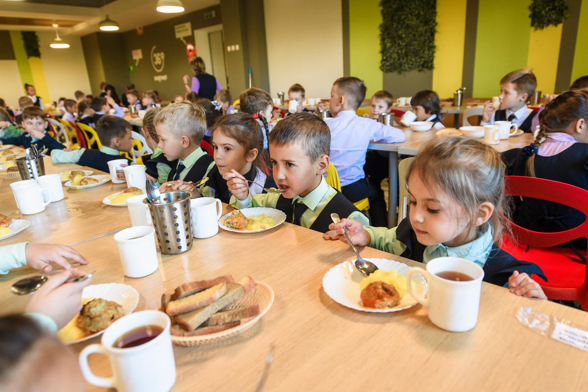 В Костромской области большинство учеников и их родителей довольны горячим питанием в школах