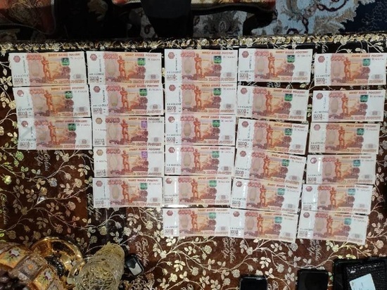 Полицейские помогли вернуть деньги жительнице Барнаула, которая отдала их лже-целительнице