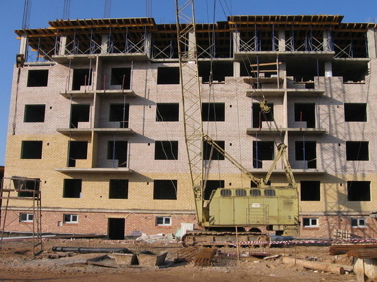 Свыше 200 аварийных домов намерены расселить в Псковской области