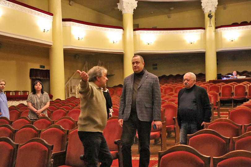 Серпуховский театр. Театр Серпухов зал. Актеры Серпуховского театра. Гортеатр Серпухов официальный сайт. Директор городского театра Серпухов.