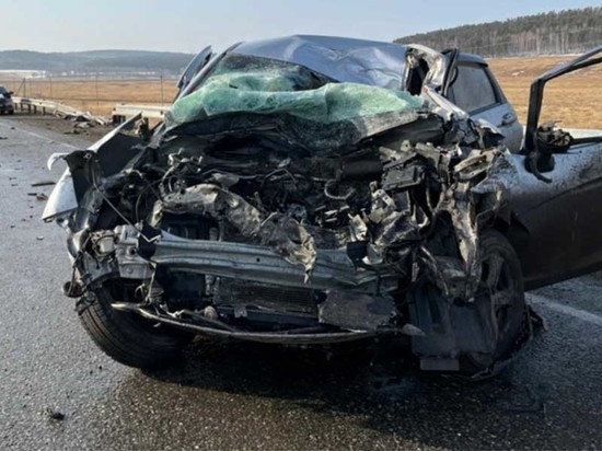 В ДТП с пикапом и фурой в Черемховском районе погиб водитель  Honda Fit