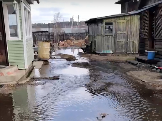 Вода подтопила около 8 улиц в Смоленке, работает тяжёлая техника