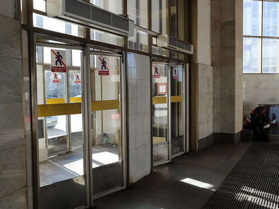 Вестибюль станции метро «Фрунзенская» закроют на вход на два дня