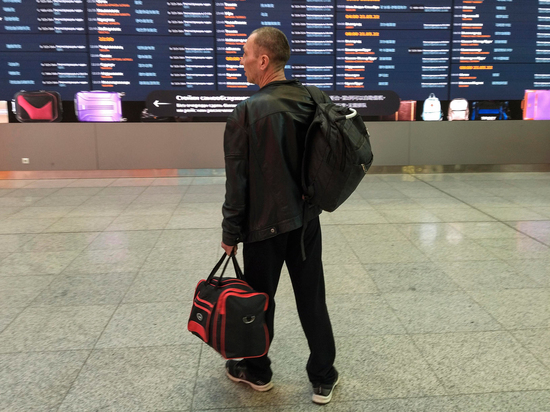 Министр транспорта назвал количество россиян, которые смогут уехать за границу