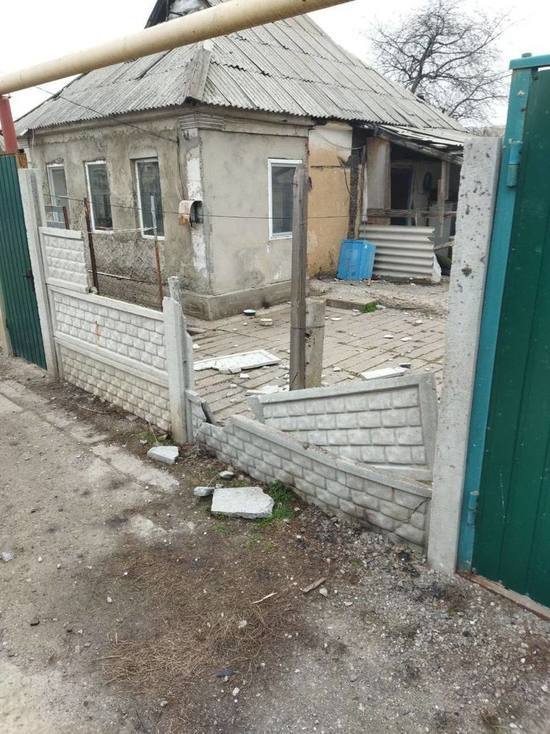 Мэр Донецка показал последствия обстрела поселка Грабари: ФОТО