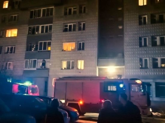 Пожар произошел в многоэтажке Новосибирска вечером 6 апреля