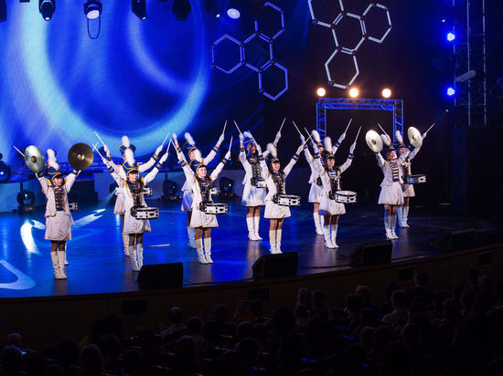 Это мероприятие посвящено годовщине провозглашения независимости Донецкой Народной Республики.