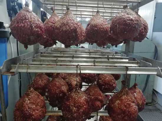 Крупное предприятие на Сахалине организовало выпуск копченого мяса для импортозамещения