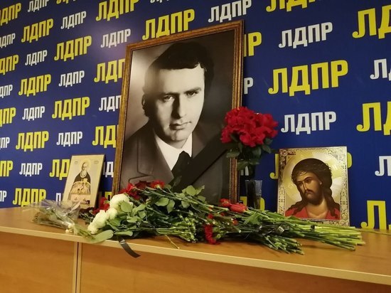 Метро «имени Жириновского»: коммунист придумал, как увековечить память политика в Петербурге