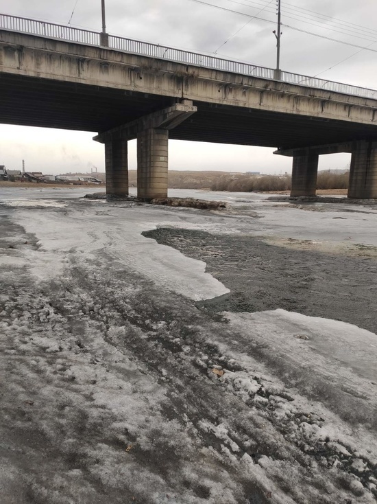 В Улан-Удэ под лед провалилась женщина