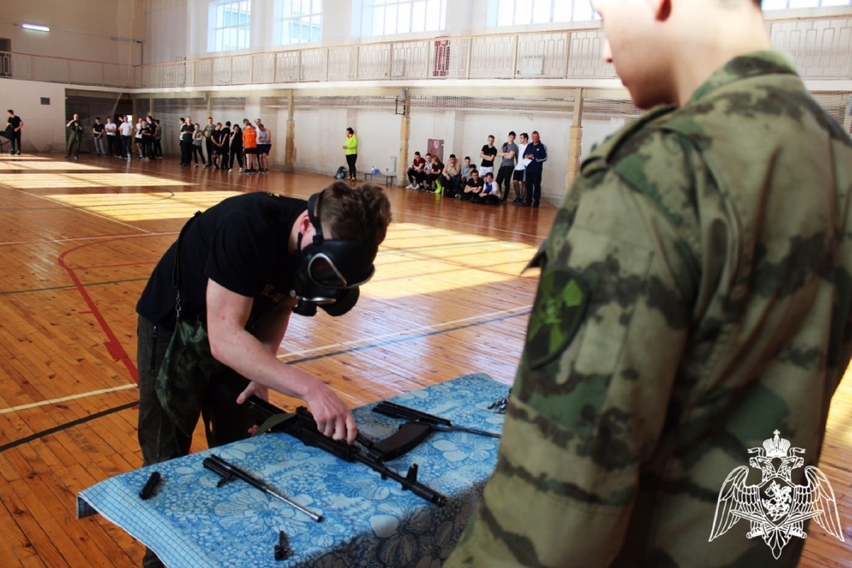 Юные костромичи продемонстрировали военные навыки на городской эстафете