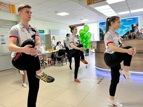 День здоровья в казанской поликлинике начался с зарядки с чемпионами