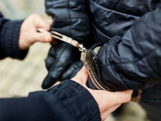 Росгвардейцы предотвратили похищение 36-летним калининградцем двух шоколадок и колбасы