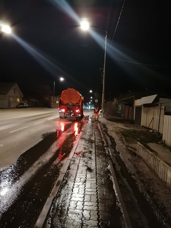 Уборка Белгорода продолжается круглосуточно