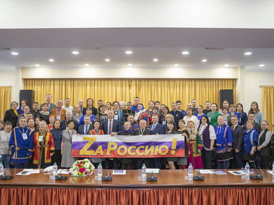 Участники форума в Нарьян-Маре сделали совместное фото с буквой Z