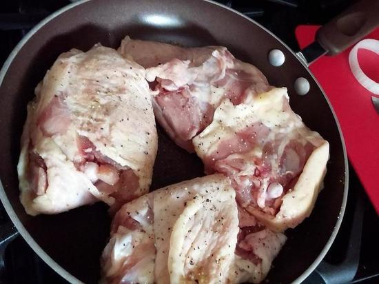 Перед Пасхой на Сахалине подешевела курица