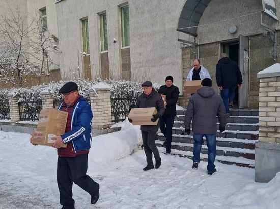Жители Лодейного Поля отправили около 700 килограммов гуманитарной помощи беженцам