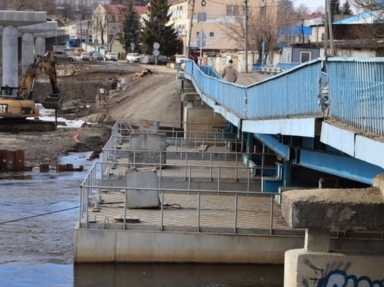 В Брянске закрыли понтонный мост через Десну