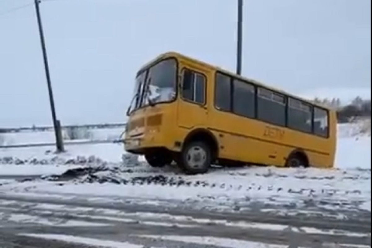 В Ярославской области автобус со школьниками улетел в кювет