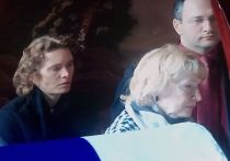 В Колонном зале Дома Союзов заканчивается гражданская панихида по скончавшемуся лидеру ЛДПР Владимиру Жириновскому