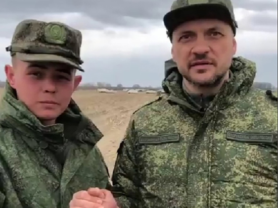 Осипов и военнослужащий поблагодарили забайкальцев за «гуманитарку»