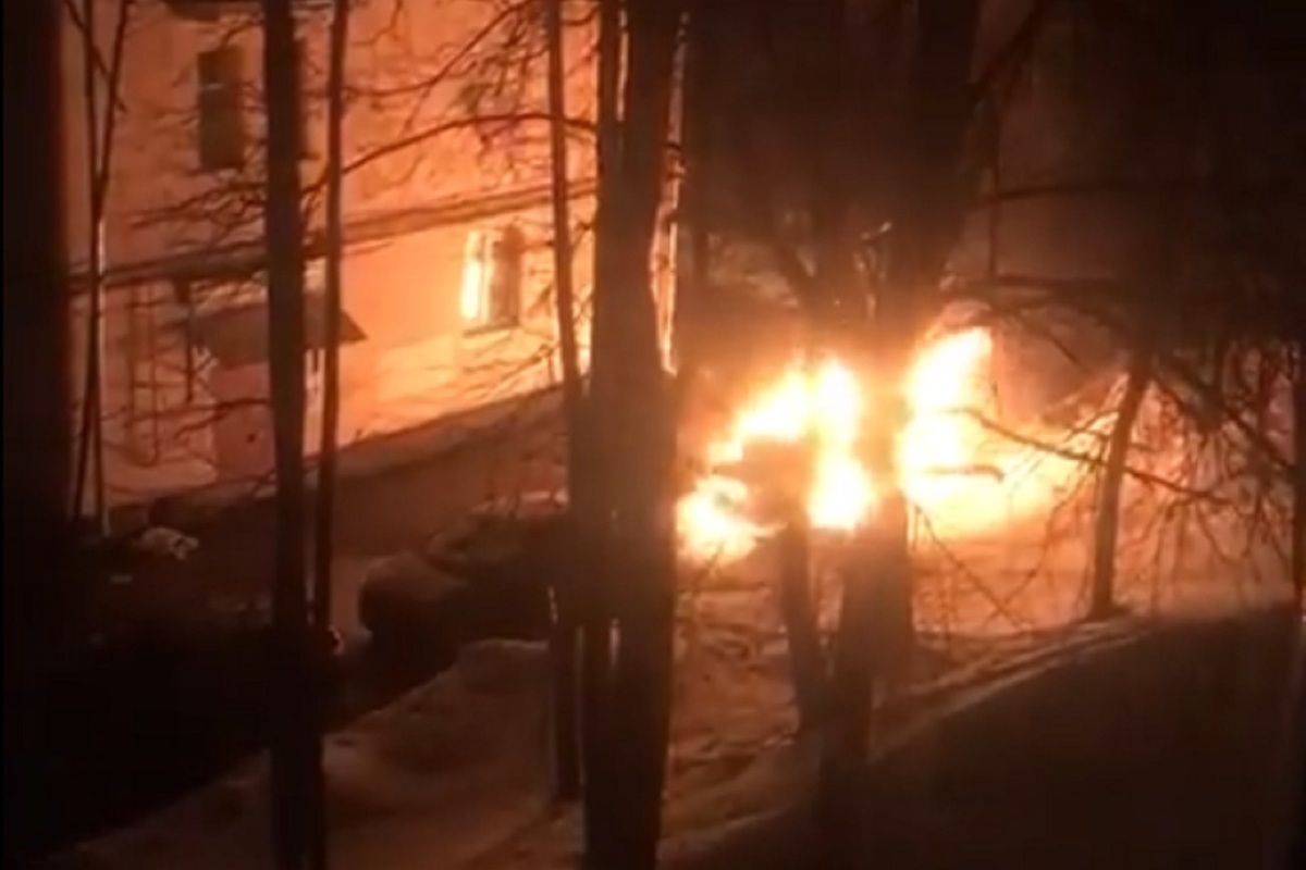 Поджог или неисправность? Нынче ночью в Костроме сгорела «Тойота Камри»