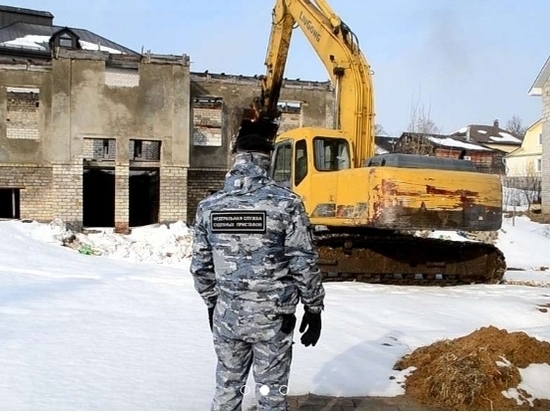 Костромские строгости: на улице Малышковской сносят недостроенный двухэтажный дом