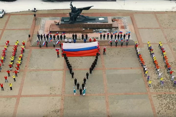 Костромская молодежь флэш-мобом поддержала русскую армию, воюющую на Украине