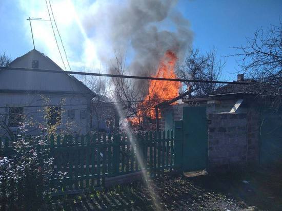 Обстрел разрушил дома в Киевском районе Донецка: ФОТО