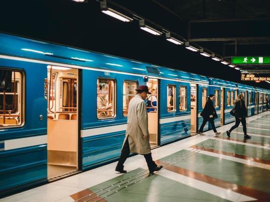 Неизвестный сообщил о бомбах на станциях метро «Владимирская» и «Достоевская»
