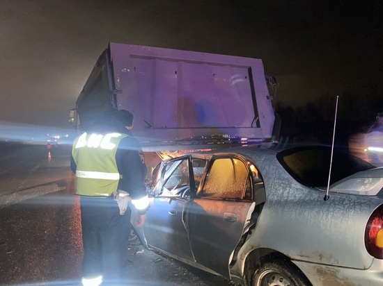 Водитель «ЗАЗ Шанс» погиб, врезавшись в грузовик на автодороге Екатеринбург – Тюмень