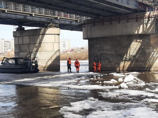 В Канске спасатели продолжают поиски тел 2-х утонувших школьниц в реке Кан