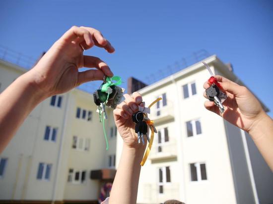 С начала года 30 детей-сирот получили квартиры в Астраханской области