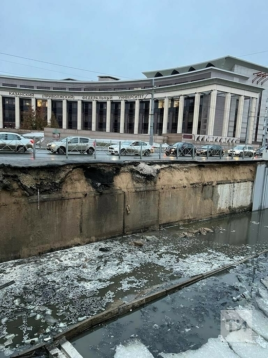 В Казани частично обрушилась подпорная стена Булака