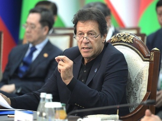 Имран Хан не избежал вотума недоверия пакистанского парламента